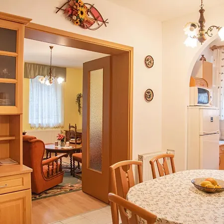Relax Liget Apartman 아파트 *