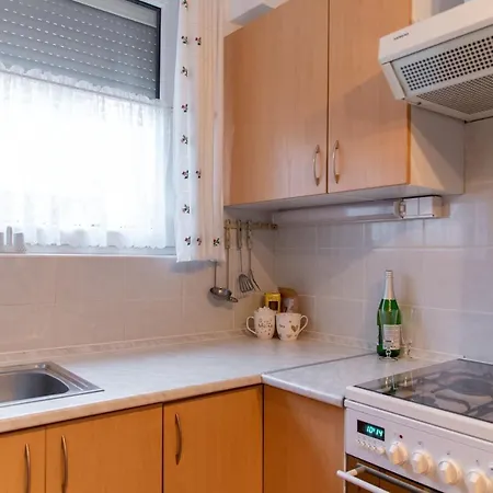 Relax Liget Apartman 아파트 *